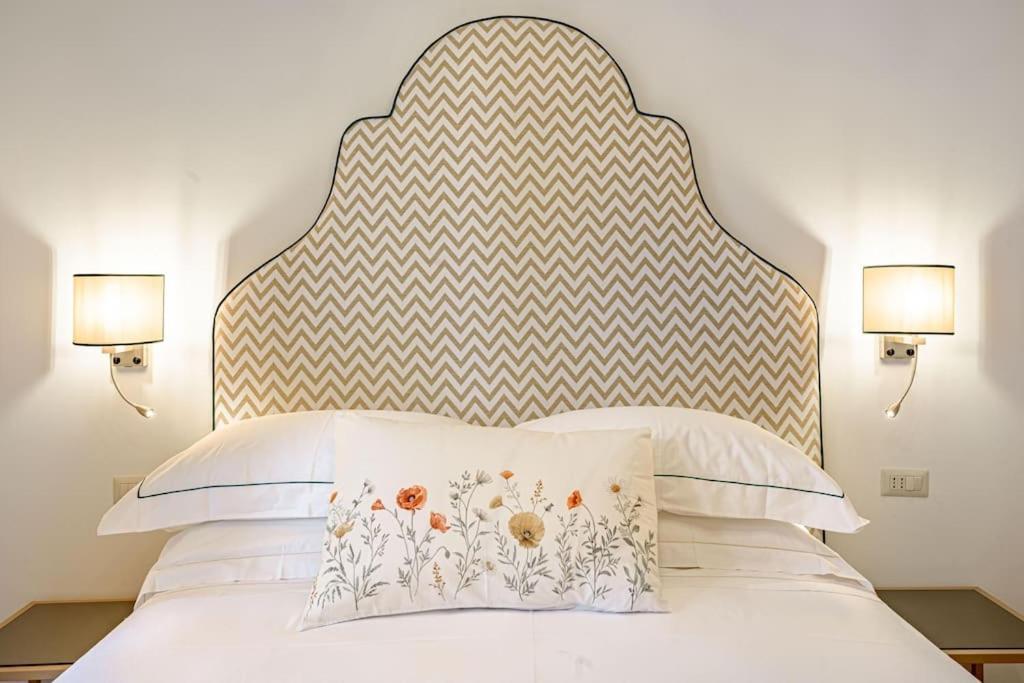 Riboty 10 - Suites 3 * Roma